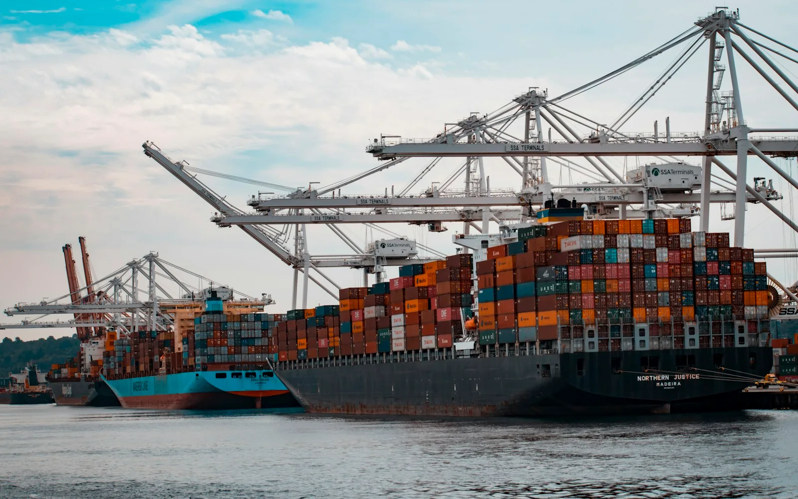 Container port supporting multimodal cargo operations